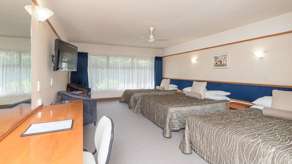 Distinction Hamilton Hotel Conference Centre 11/50