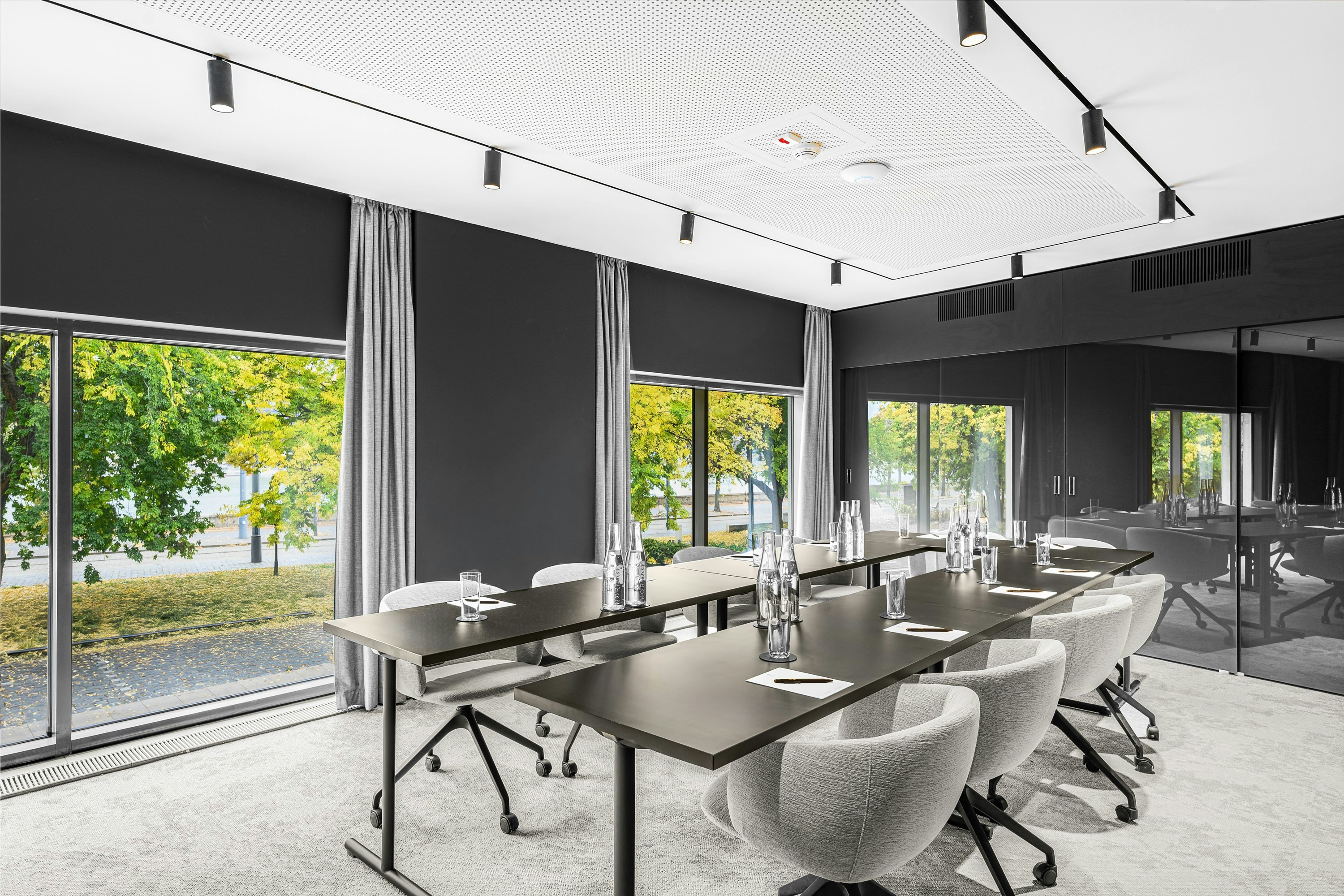 LANCHID 19 DESIGN HOTEL 48/55