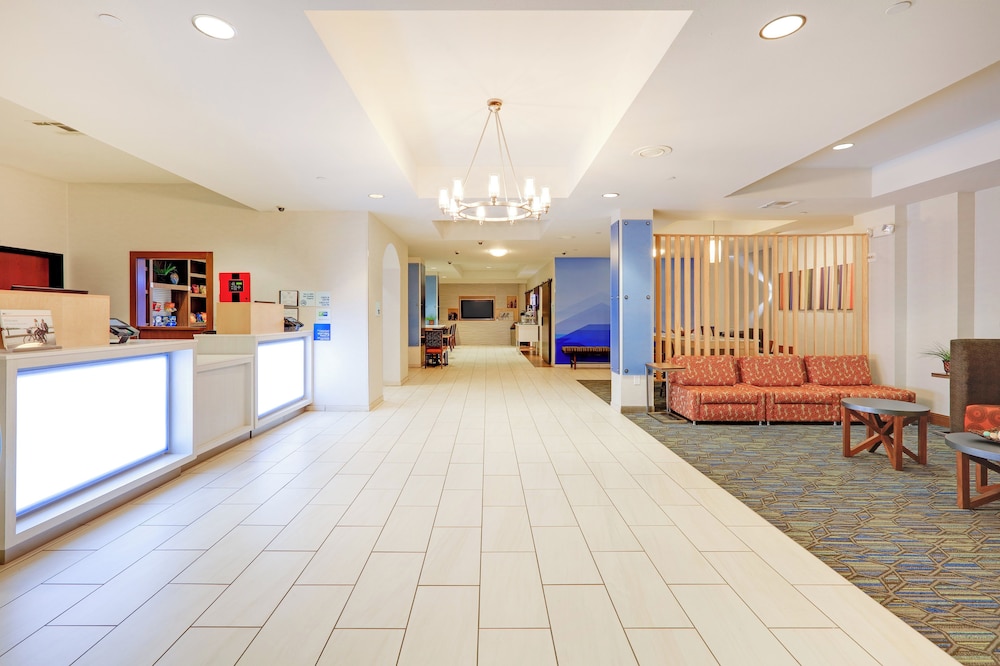 Holiday Inn Express Hotel And Suites Burleson Ft Worth 16/65