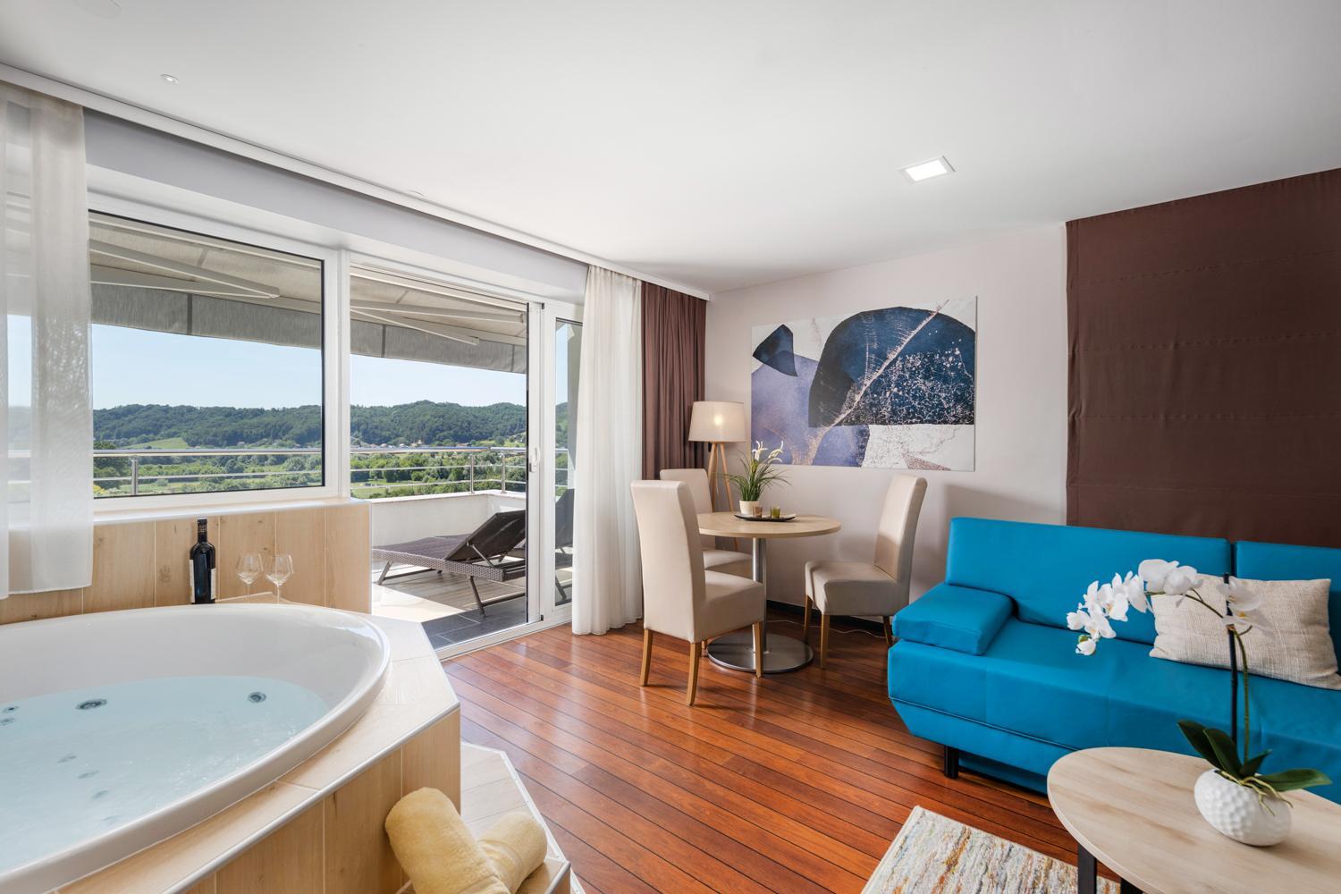 LUXURY, SUITE, BALCONY