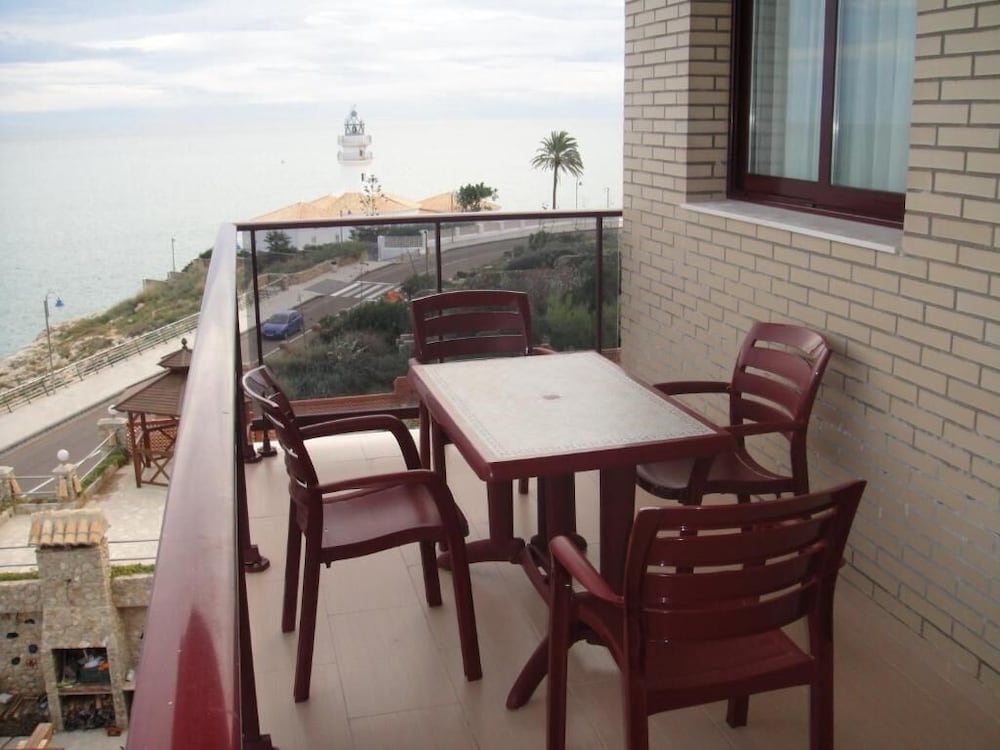 El Faro Aparthotel 20/36