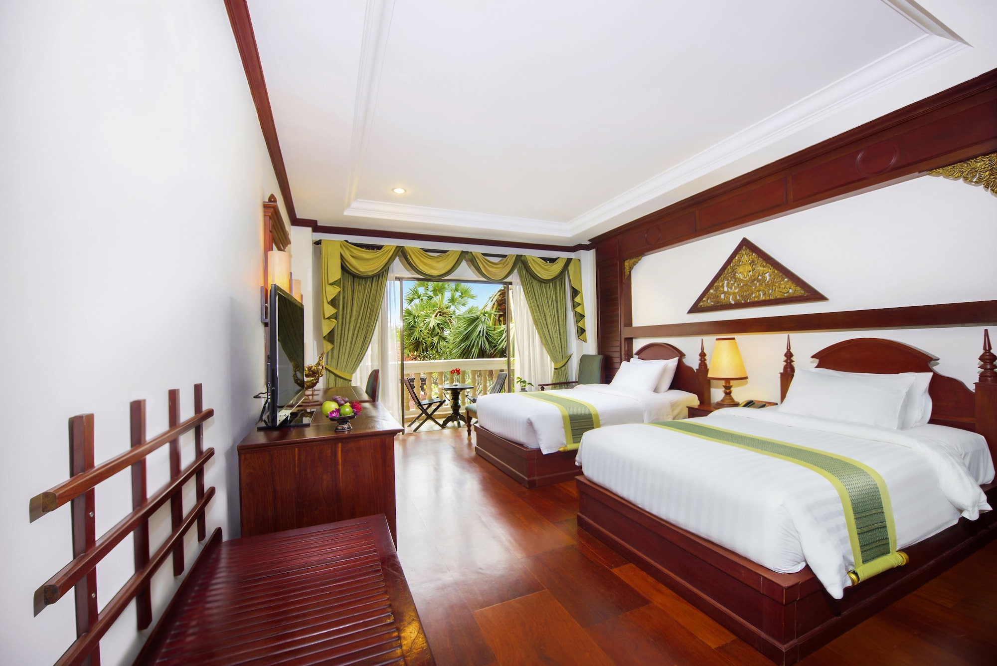 LANDMARK, TWIN BEDS