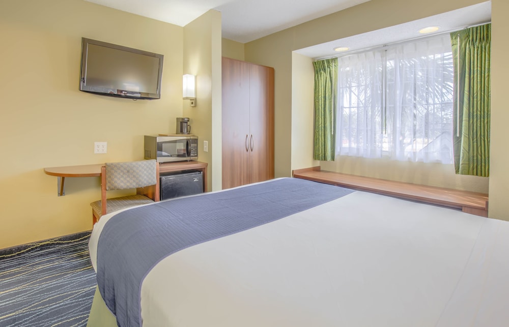 Microtel Inn & Suites by Wyndham Gulf Shores 20/64