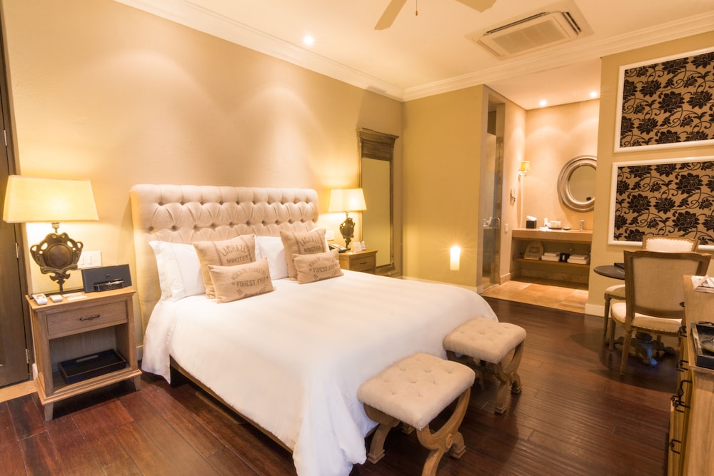 Bastion Luxury Hotel 15/75