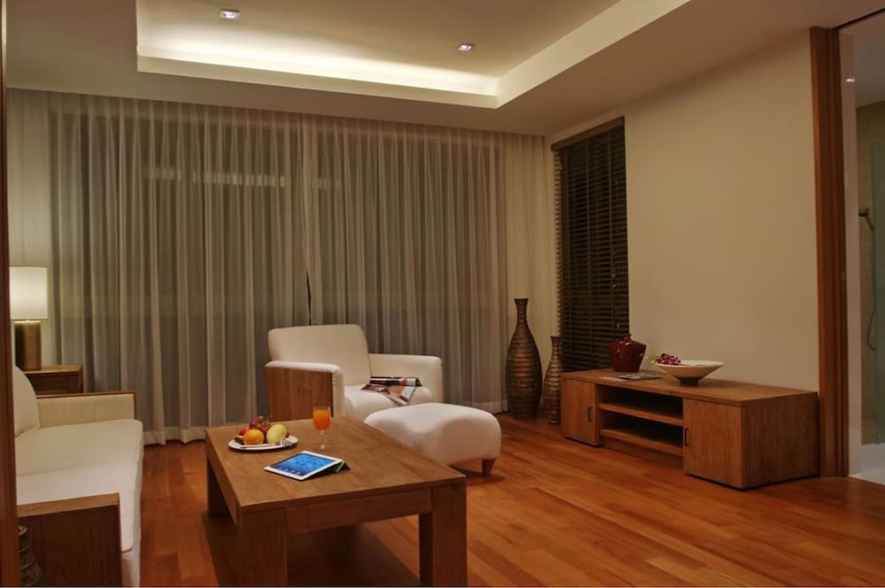 Pearl of Naithon 50/50