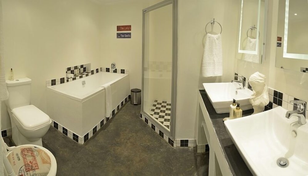 Duke And Duchess Boutique Hotel 24/27