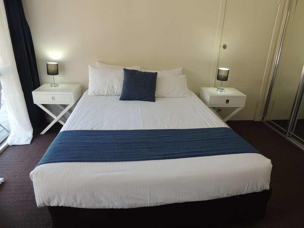 Comfort Inn Premier 9/28
