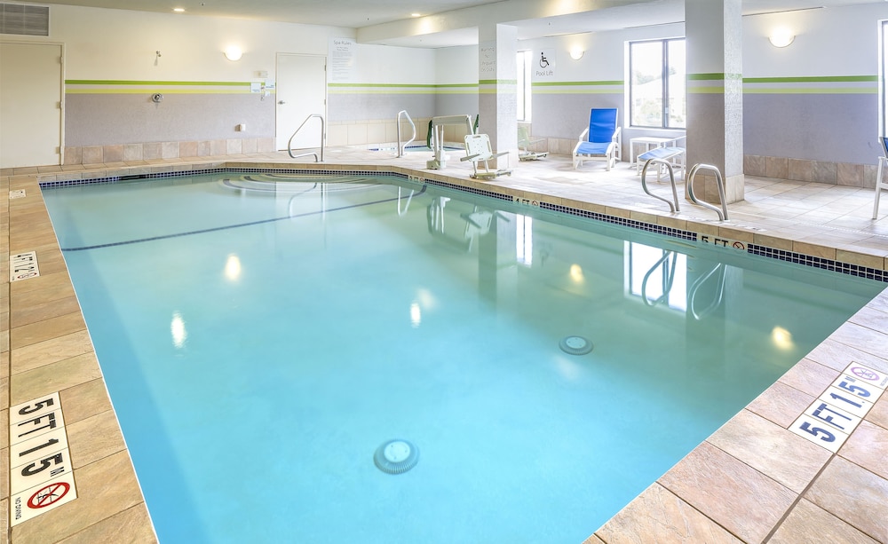 Holiday Inn Express Hotel And Suites Manchester Airport 3/72