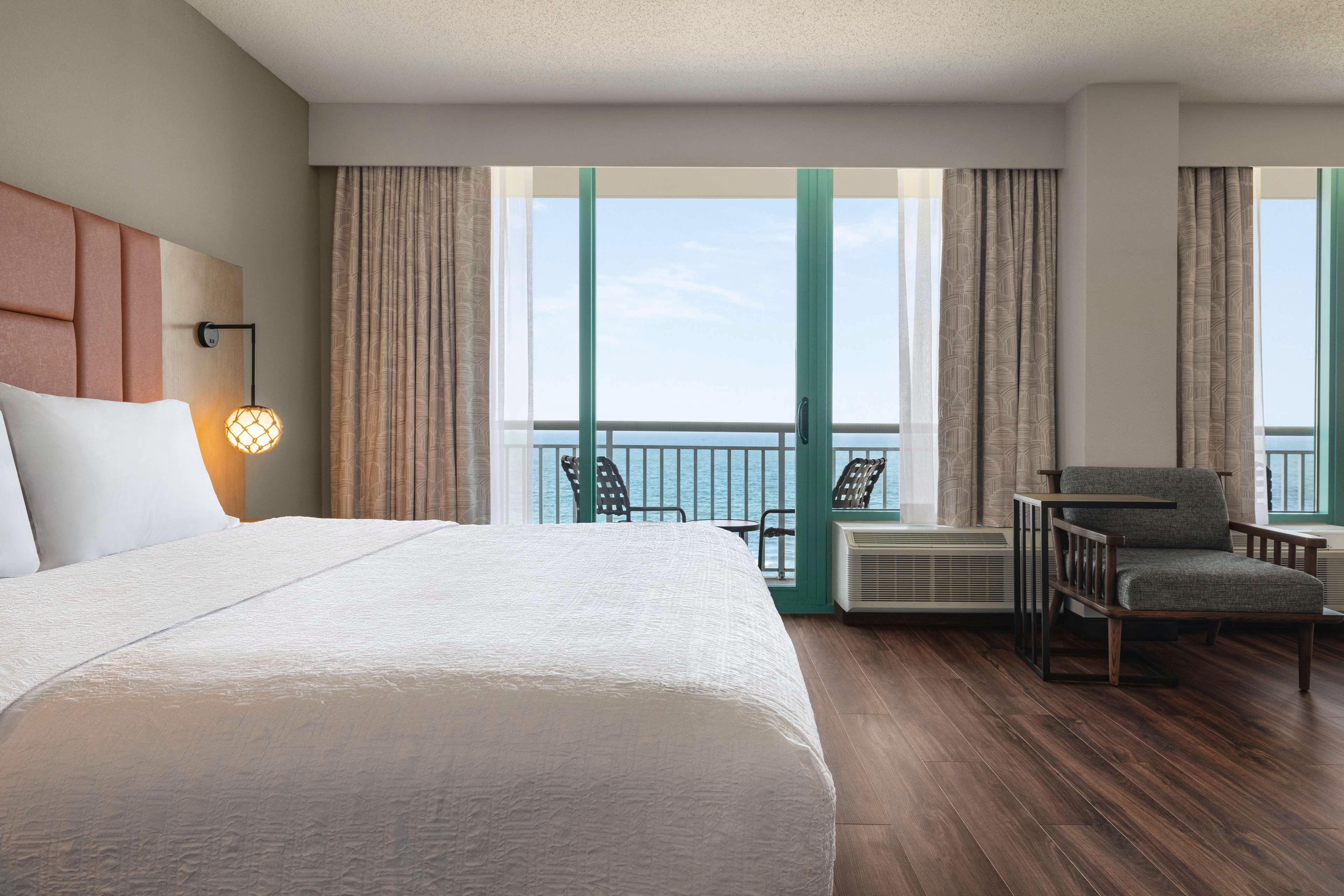 Suite, King Bed, Ocean Front, Sofa, Bathtub, Accessible