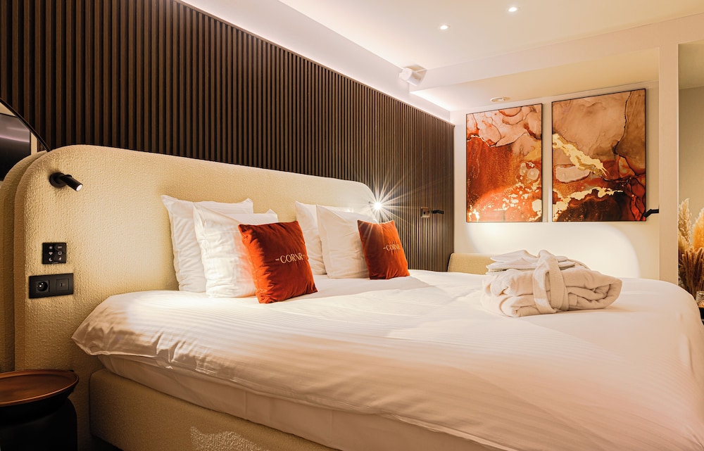 The CORNR Hotel 24/69