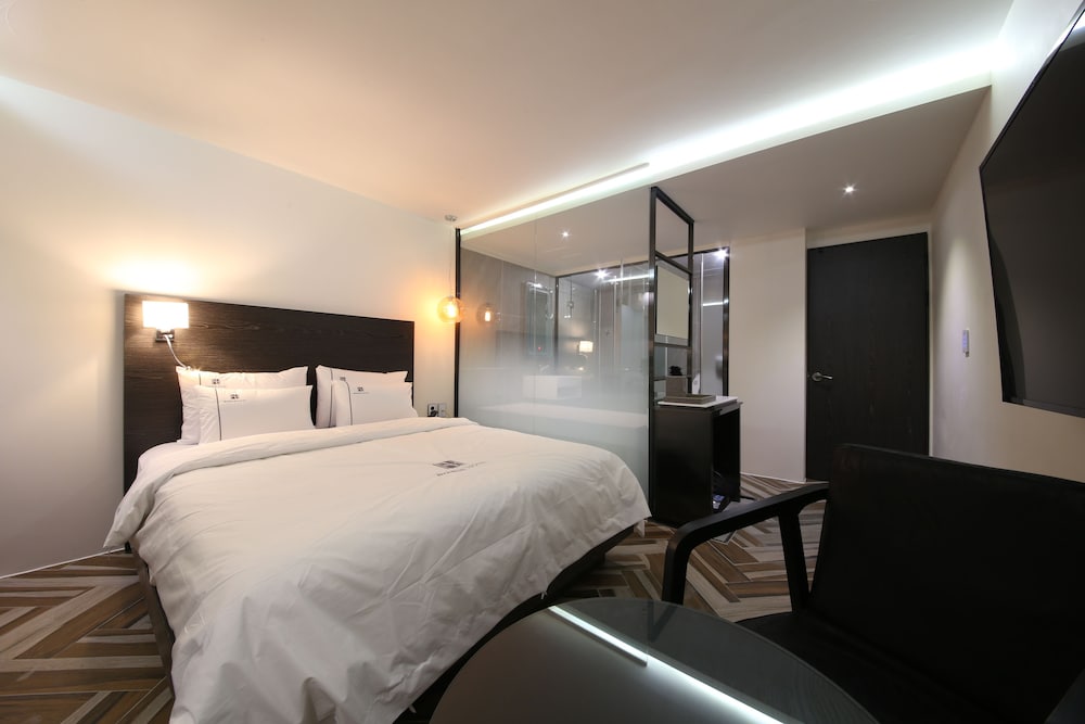 Avenue Hotel 30/41