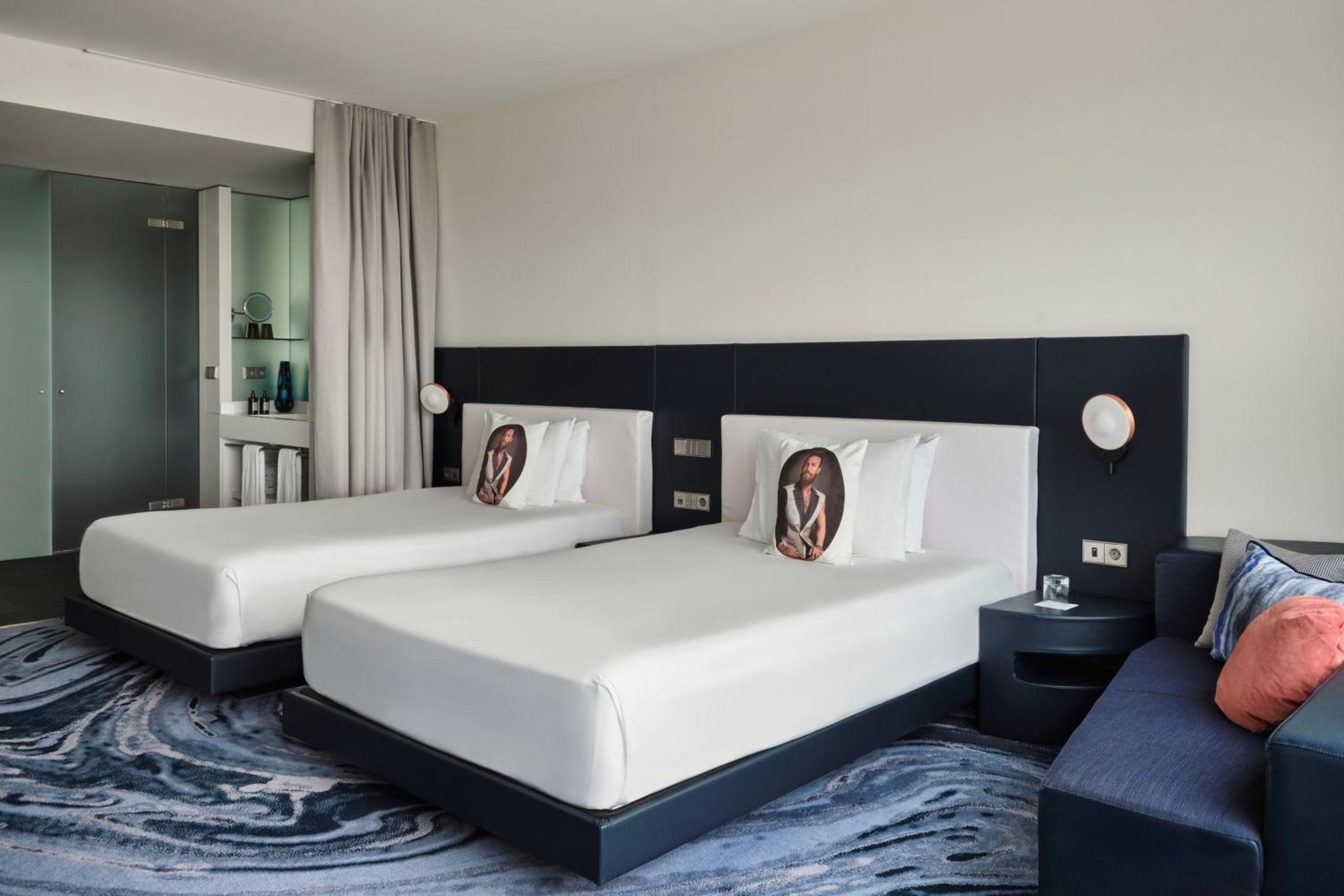 Sky, Superior, Twin Beds, Skyline View