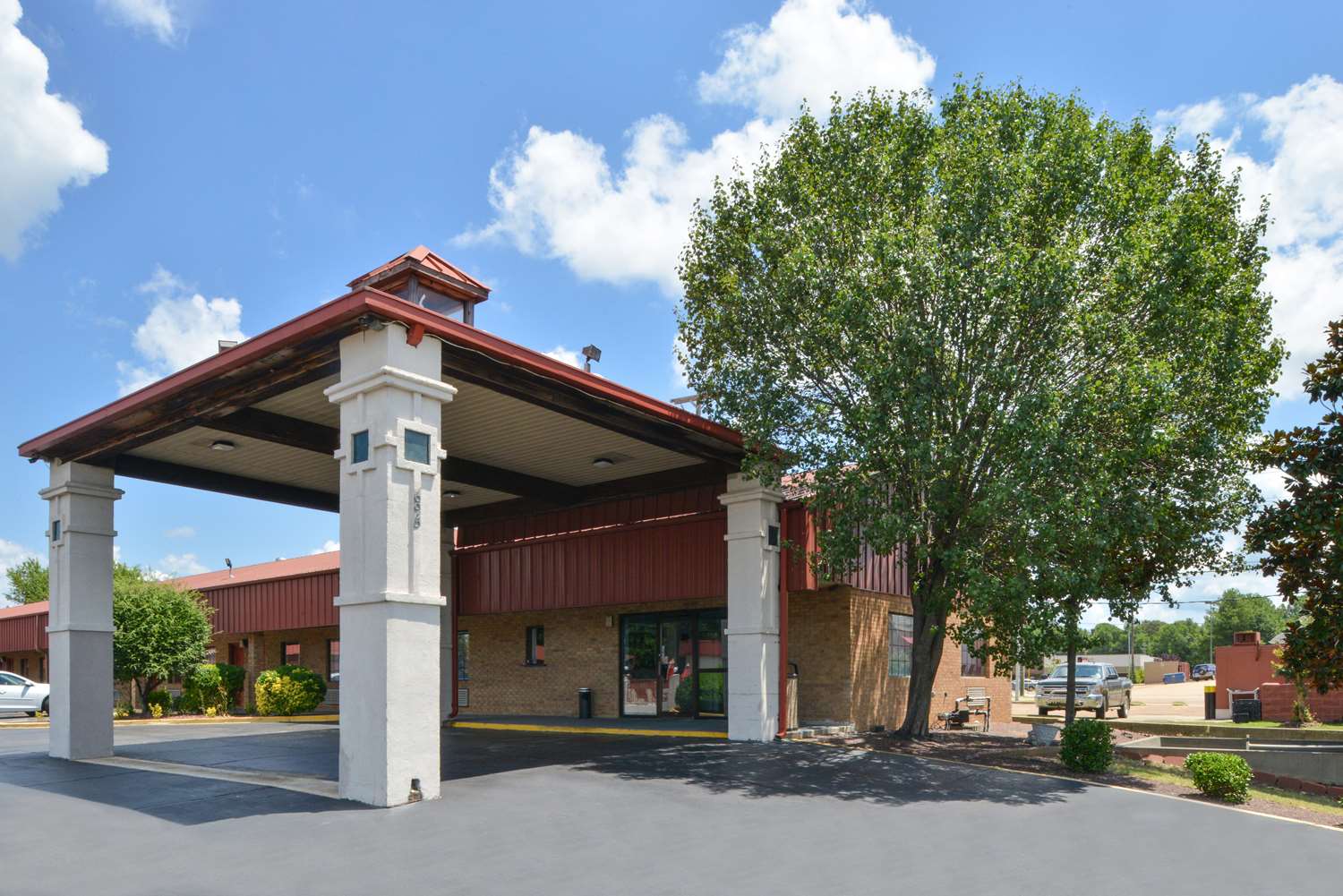 Americas Best Value Inn Batesville 2/33