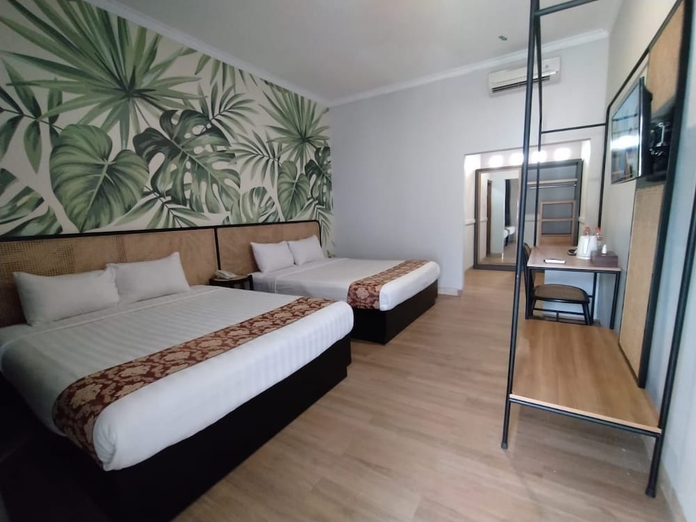 Family, Quadruple, 2 King Beds, Garden View