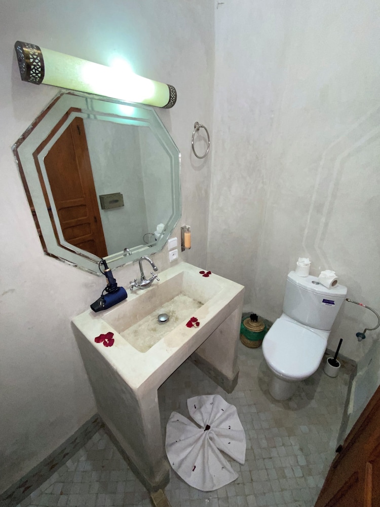 Riad BAB YACOUT PISCINE and SPA 48/50