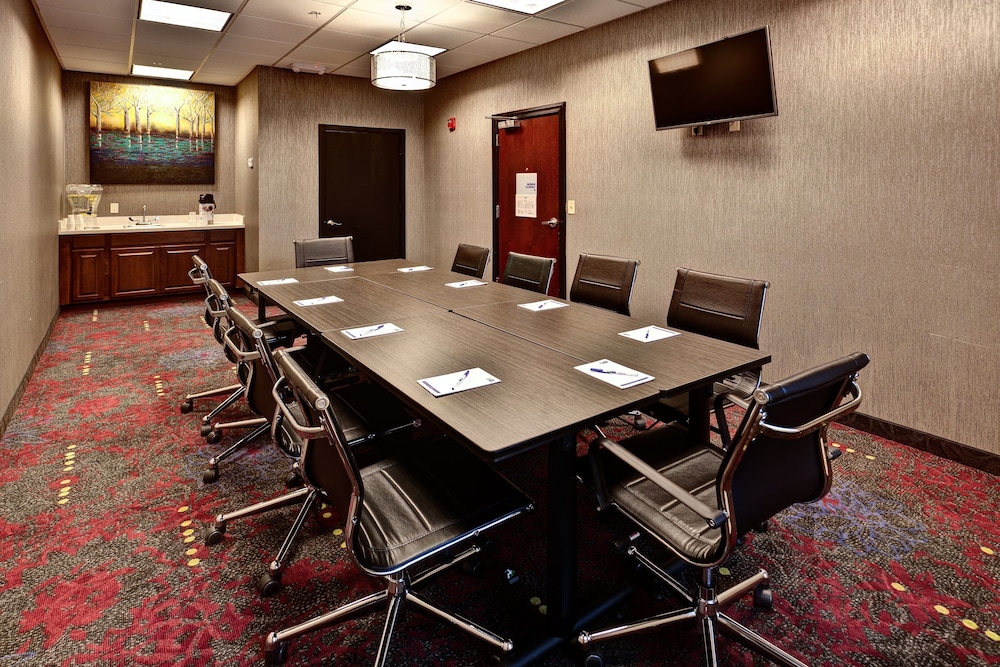 Holiday Inn Express Hutchinson 45/47