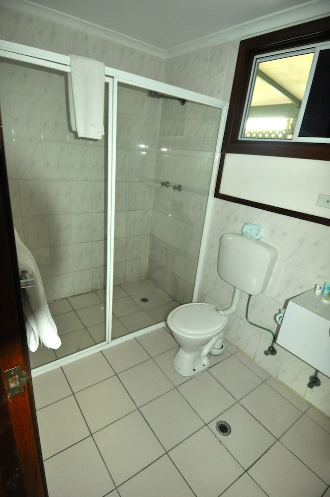 Madang Resort Hotel 47/50