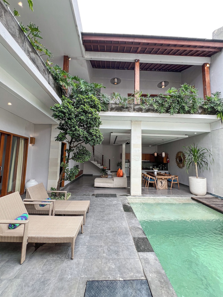 Apple Villa & Suite Seminyak 12/73