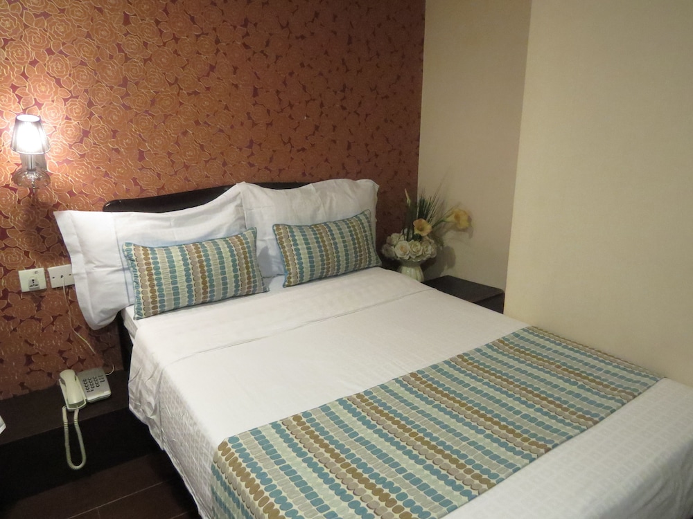 California Hotel 18/50