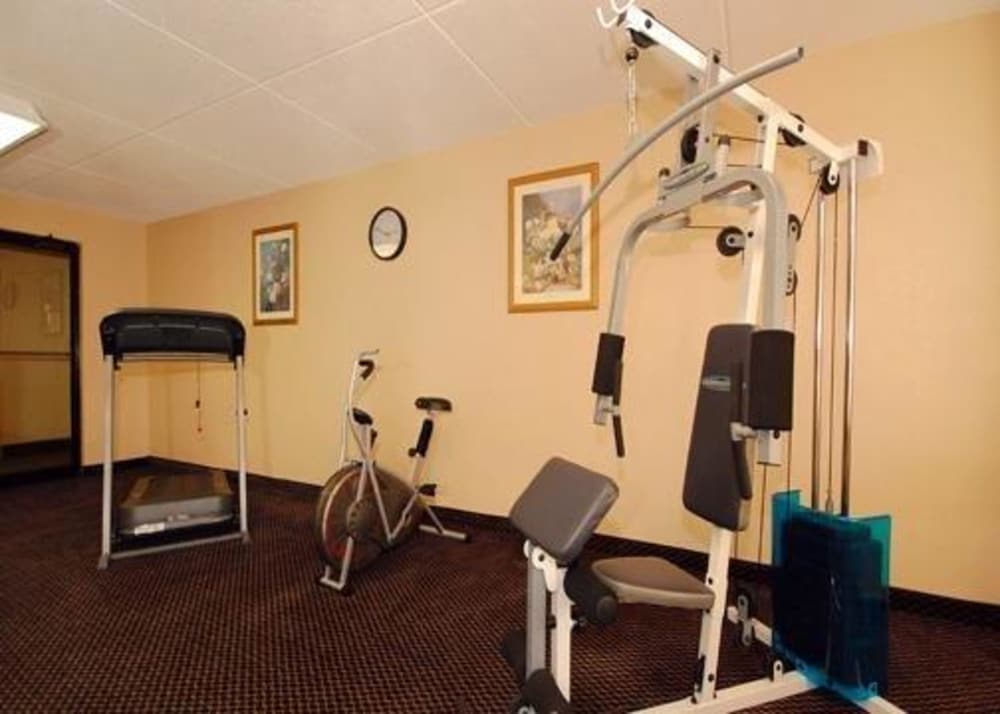Econo Lodge Inn & Suites Waterloo Downtown 13/30