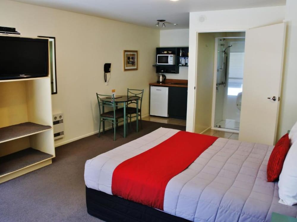 Milano Motor Lodge 18/36