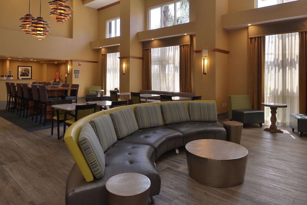 Hampton Inn & Suites Bakersfield North-Airport 49/62
