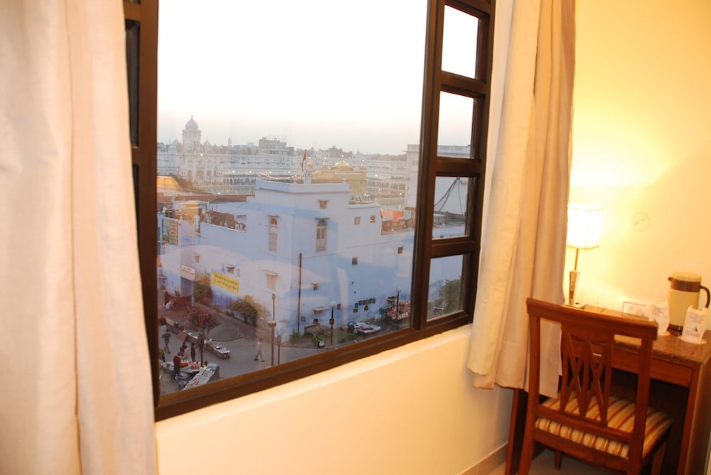 INDUS HOTEL 30/51