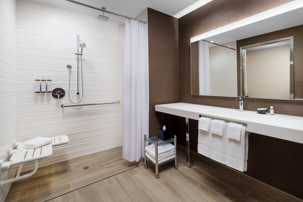 AC Hotel St. Petersburg 46/48