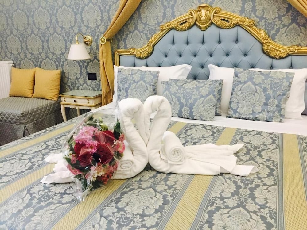 Friendly Venice Suites 33/48