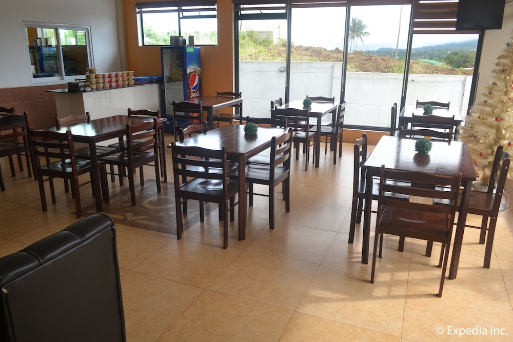 Aroha Hotel 33/39
