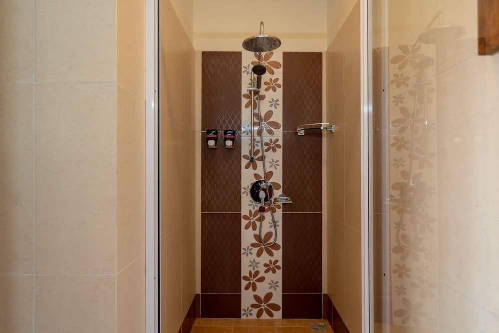 Glacis Heights Villa 18/50