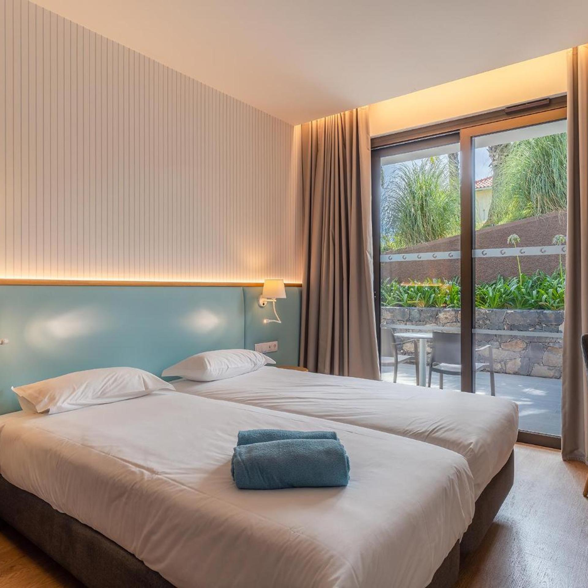 Room, Twin Beds, Garden View