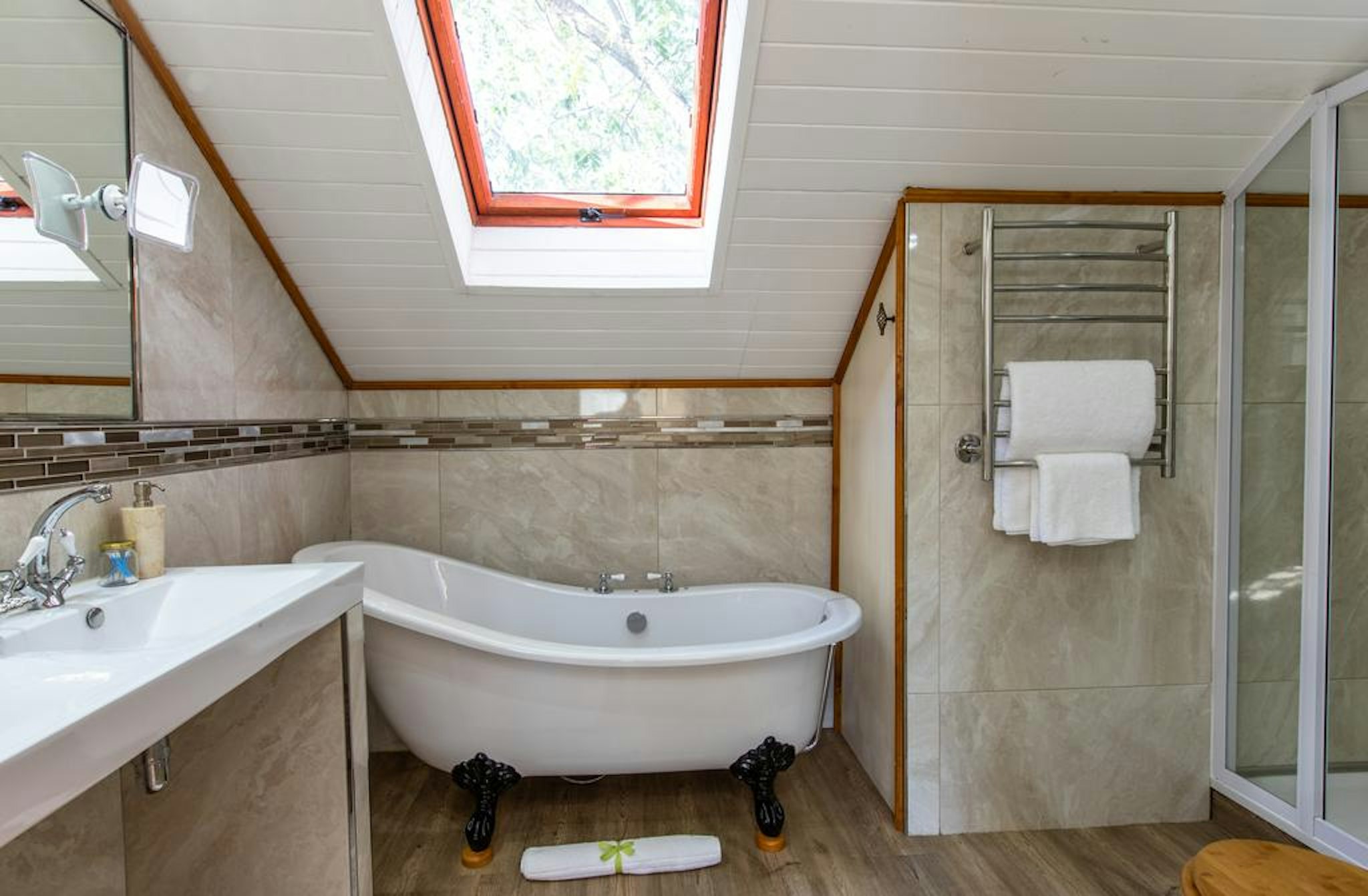 Evergreen Manor And Spa 41/42