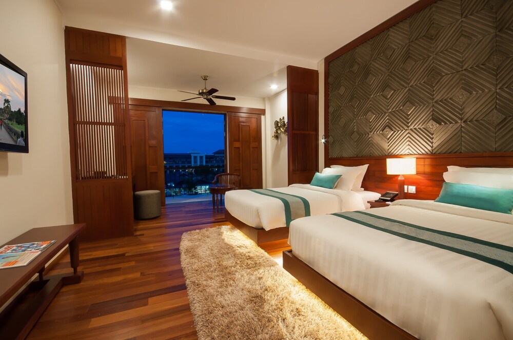 Landmark, Twin Beds