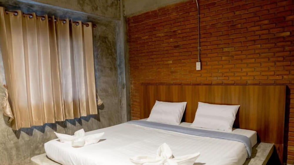 Tonfang Hotel 24/49