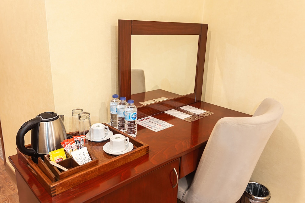 Marina Park Hotel 13/15
