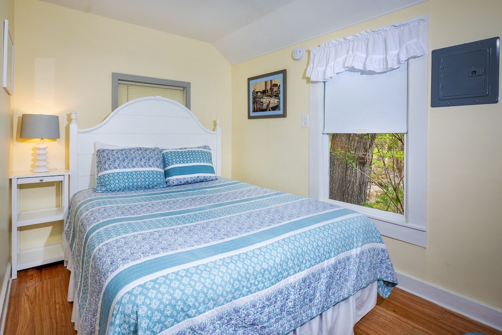 2 River Road Inn & Cottages 13/50