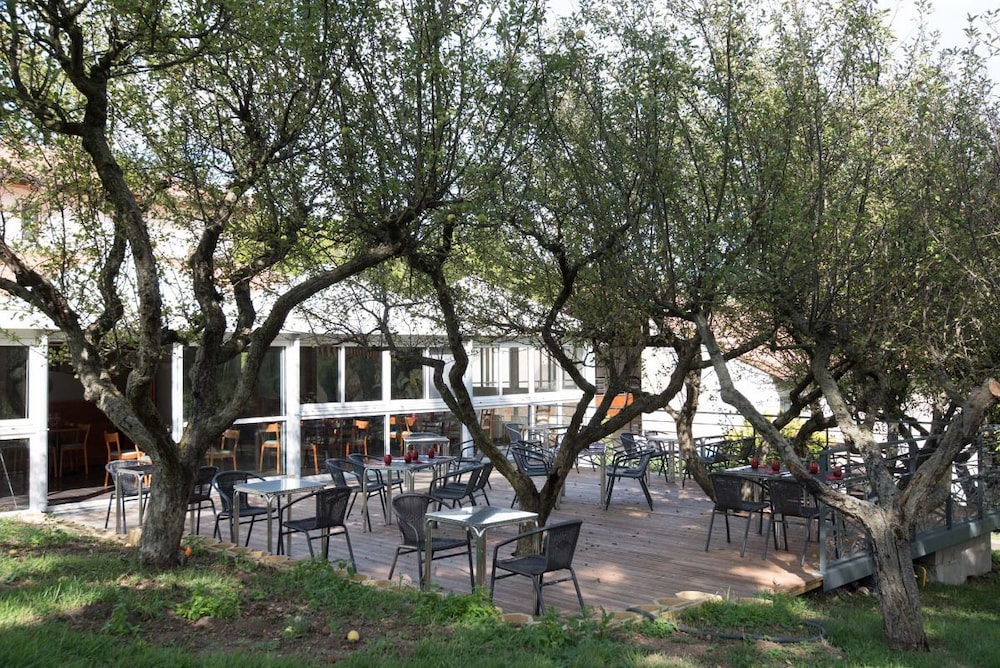 HOTEL DE L'ARTIERE 23/24