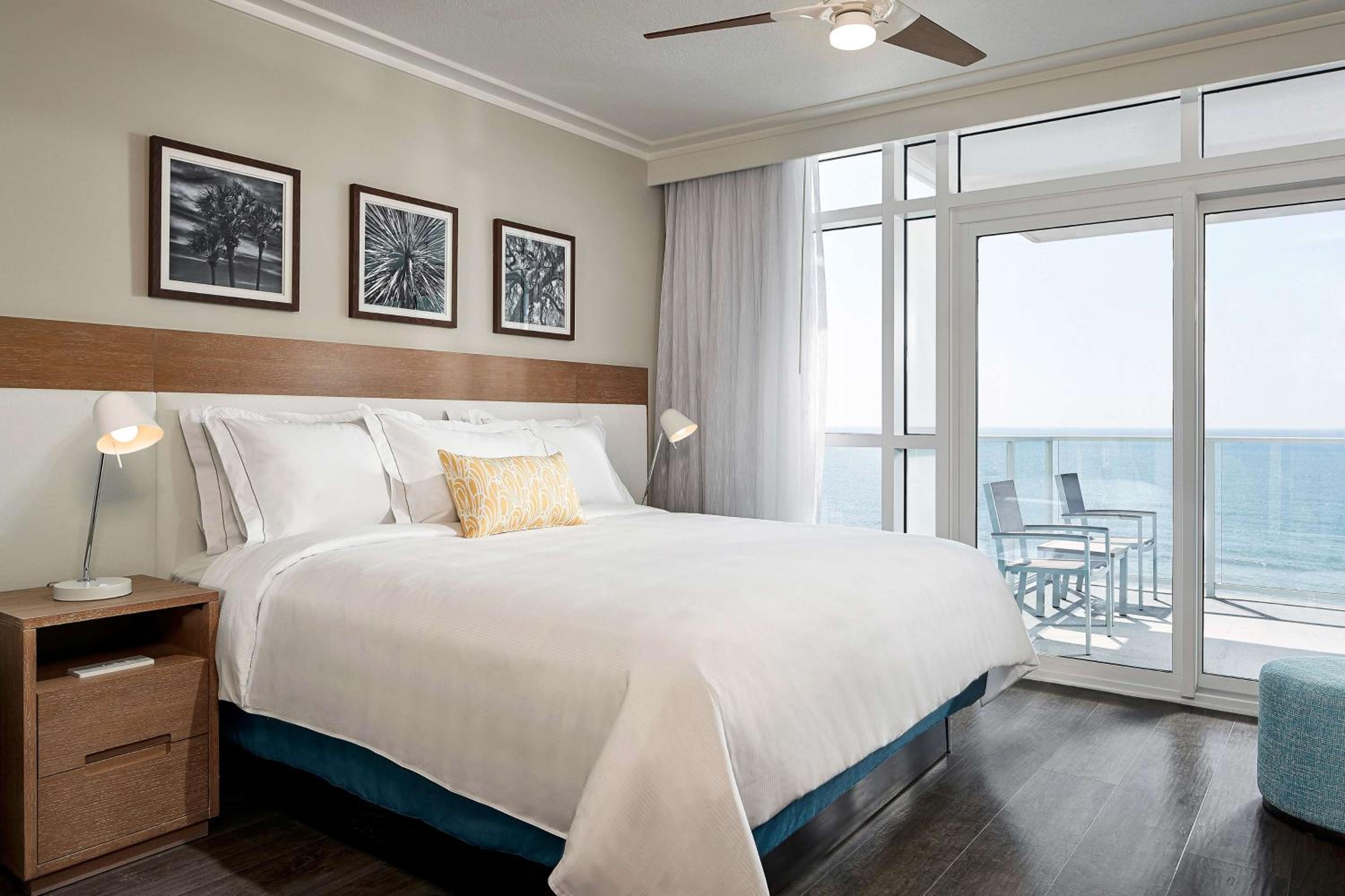 3 BEDROOMS, SUITE, 1 KING AND 2 QUEEN BEDS, OCEAN VIEW
