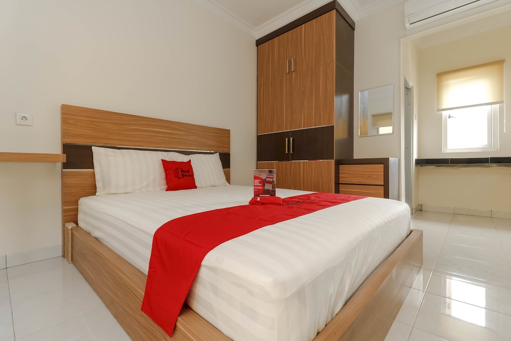 Reddoorz Plus Near Palembang Square Mall 12/33