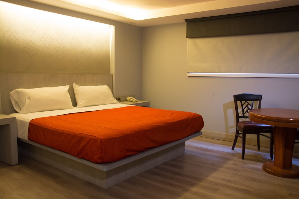 Hotel el Senador 11/42