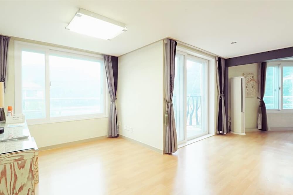 Gapyeong Apple Lodge Pension 20/50
