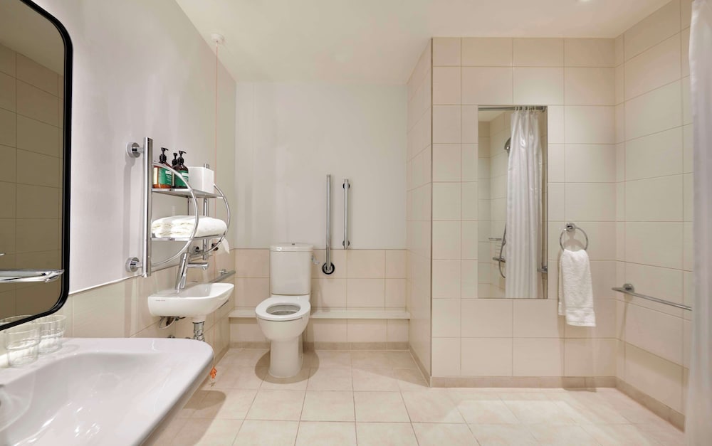 Hyatt House London Stratford 50/50
