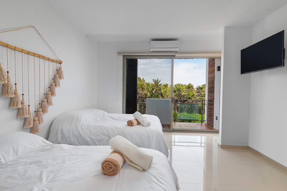 Angelina 28 Beachfront by Nah Hotels 18/53