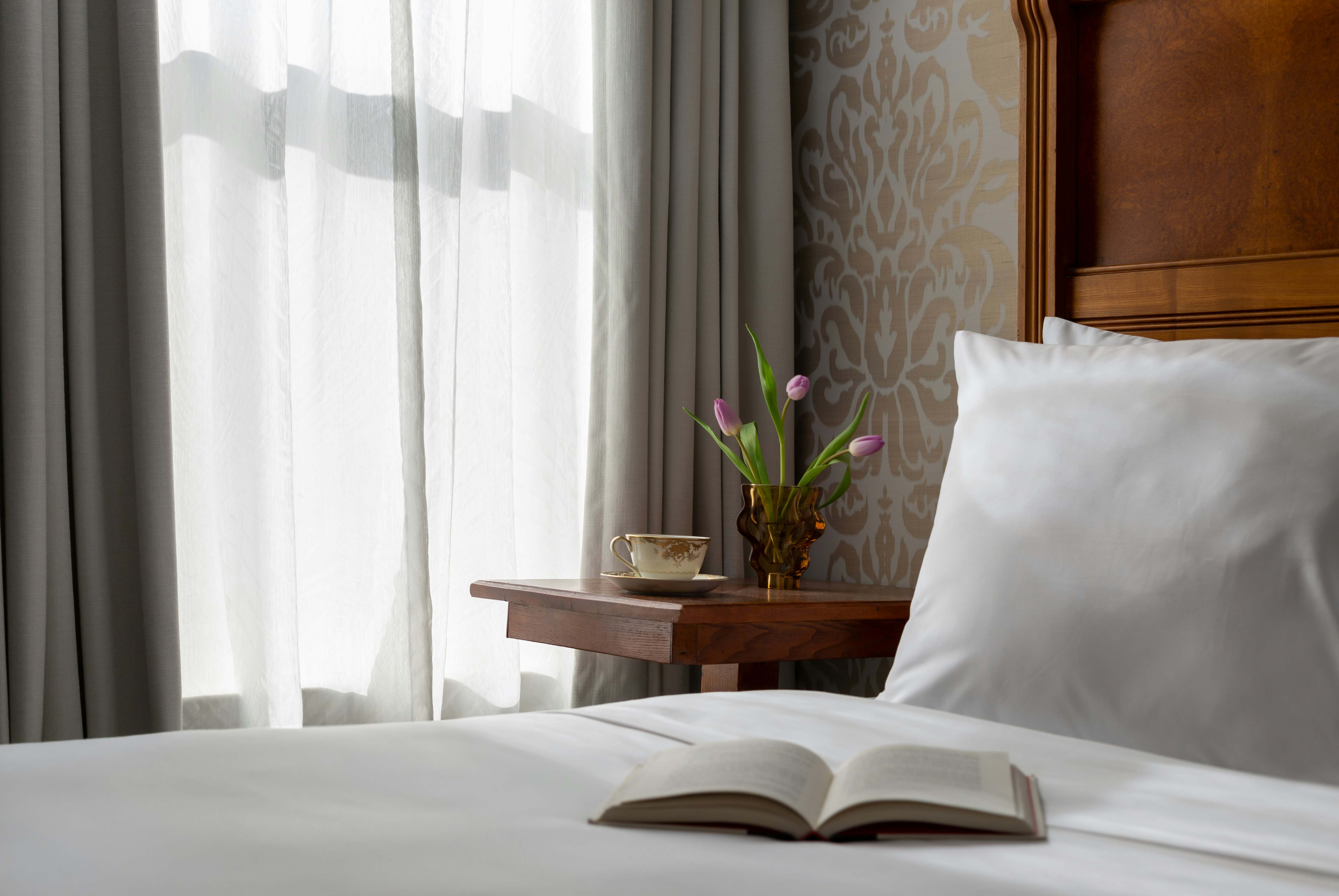 Room, Queen Bed, City View, Balcony
