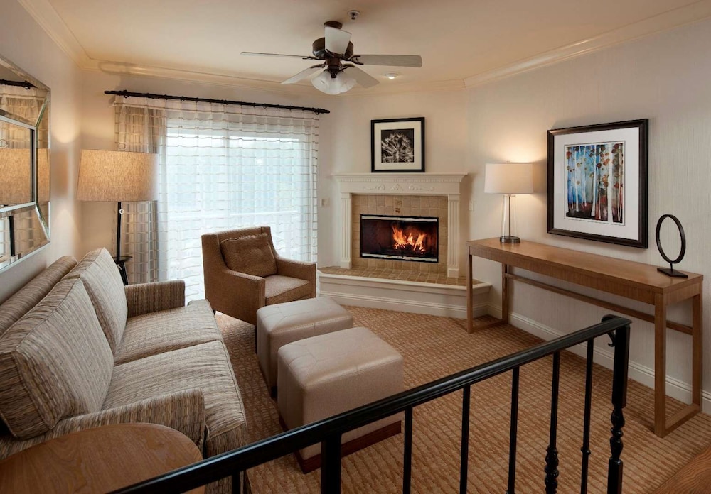 Pelican Inn & Suites 33/38