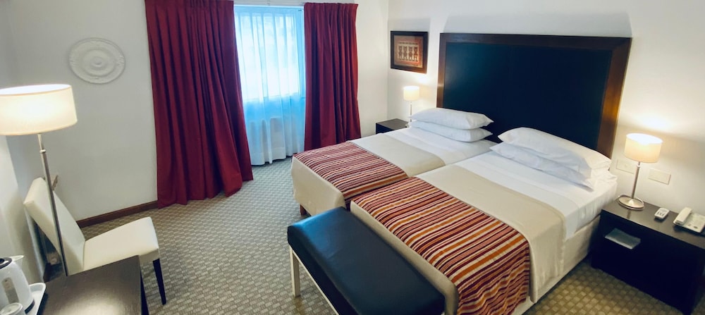 HOTEL TOLOSA 11/75