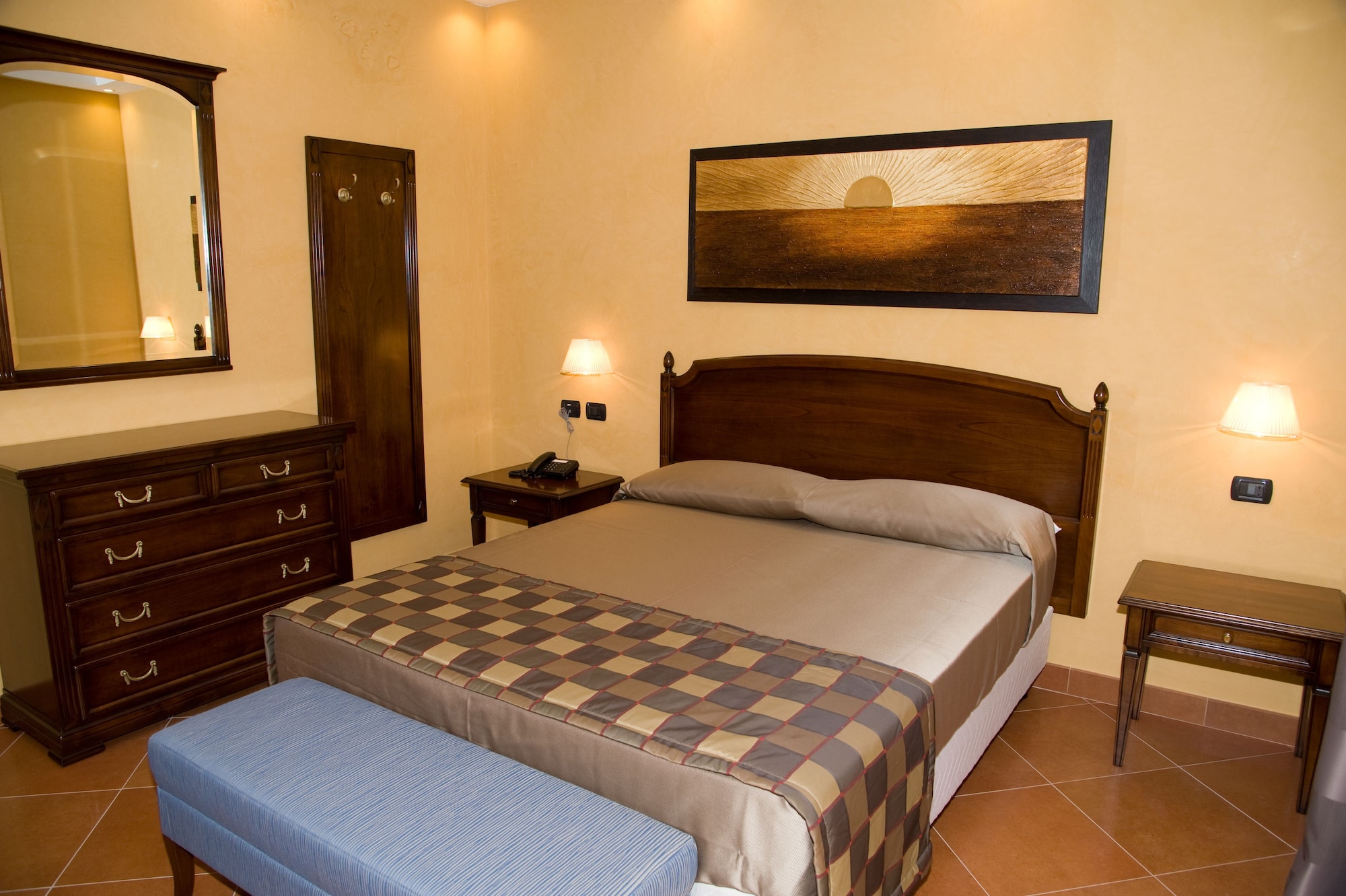 غرفة كلاسيكية بسرير كوين، Artemis Hotel 3/5