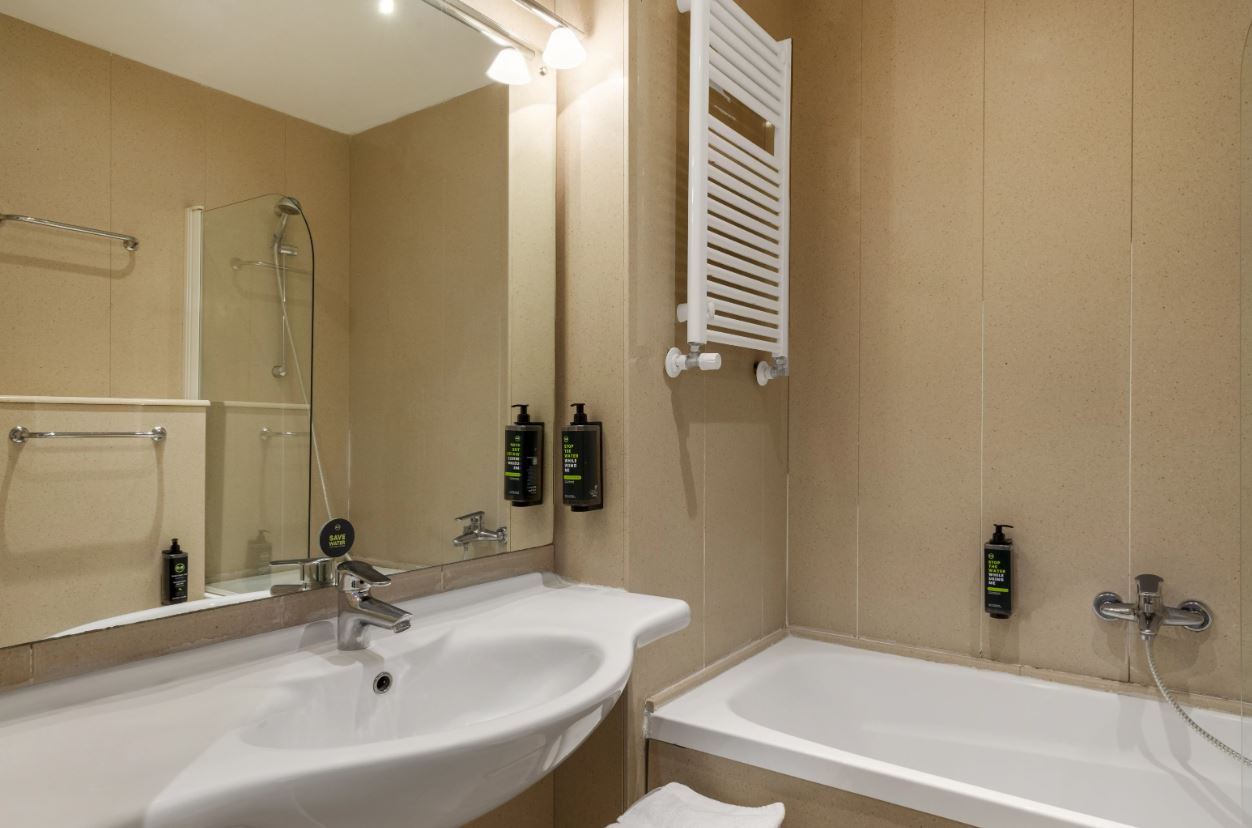 Room, Queen Bed, with View, B&B Hotel Park Hotel Suisse Santa Margherita Ligure 2/2