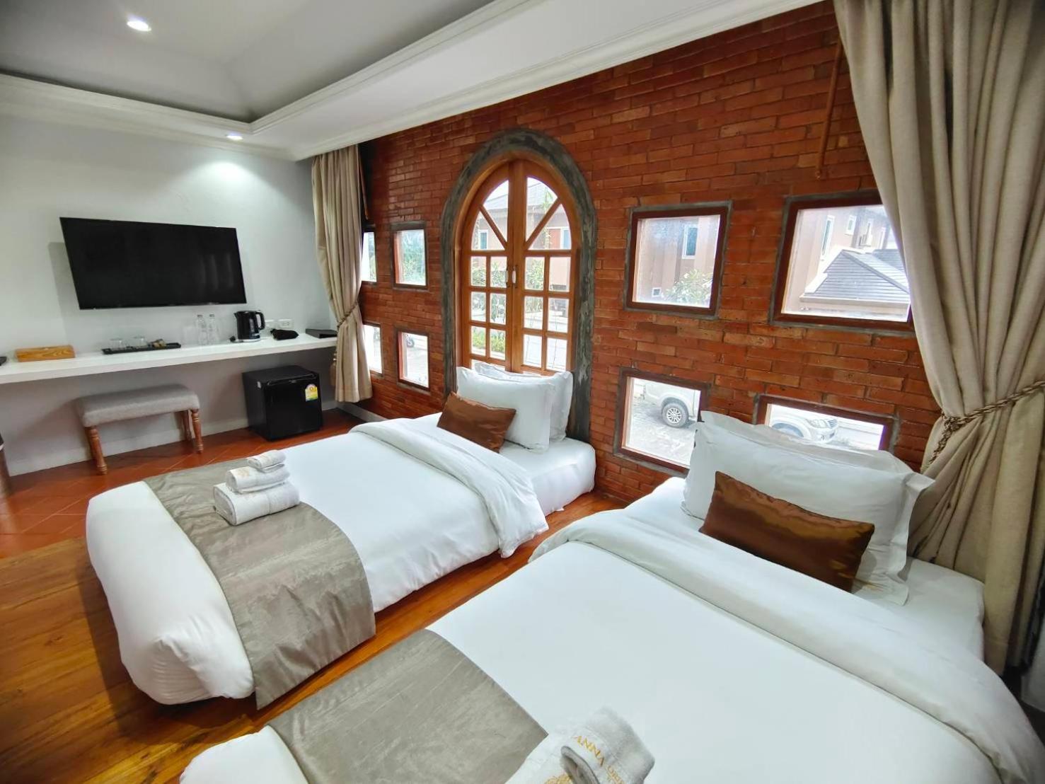 Standard, Twin Beds